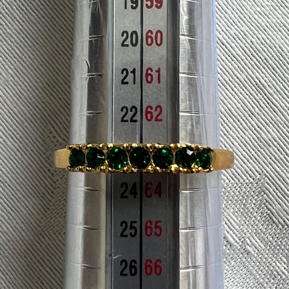 Set of 3 AVON 'Faux Jewelled' Rings - Picture 6 of 6